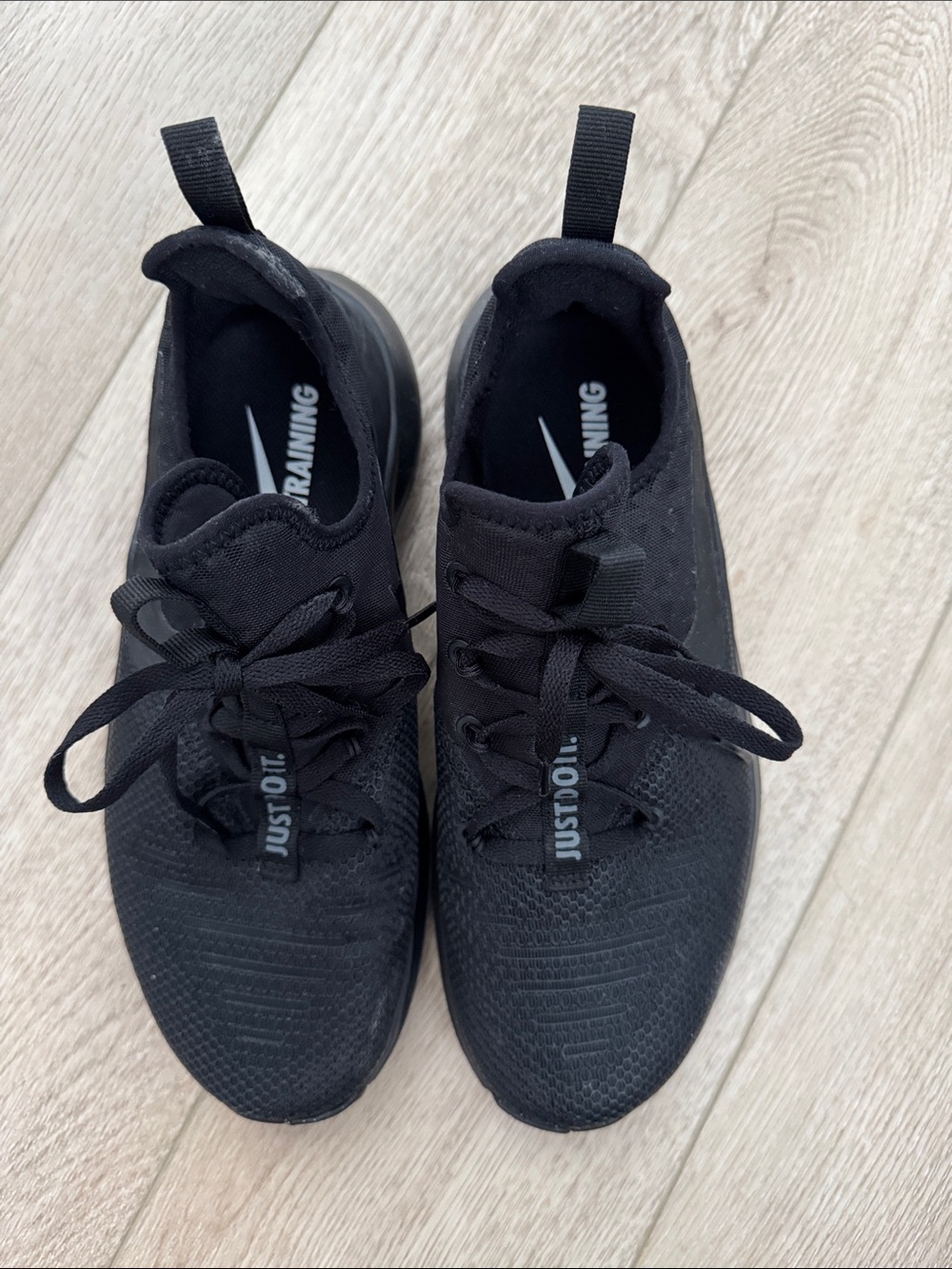 Nike Women's Black Lightweight Training Sneakers - Picture 7 of 8